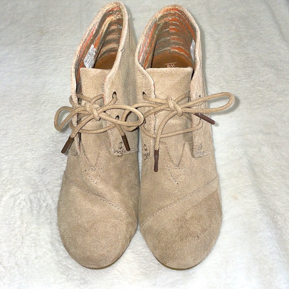 Toms Heeled Bootie Boots - Picture 4 of 9